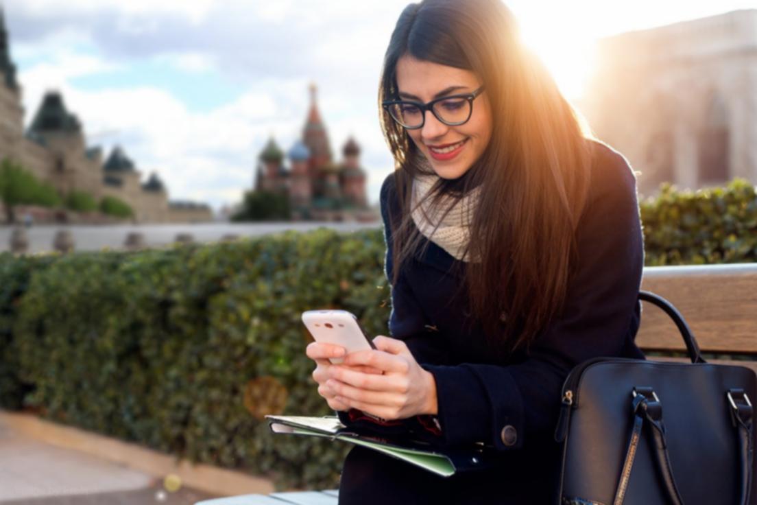 Interface utilisateur de la plateforme d'analyse financière sur tablette montrant des tableaux de bord de trésorerie